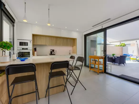 4-bedroom Villa In Benijofar, Spain (179 M²)