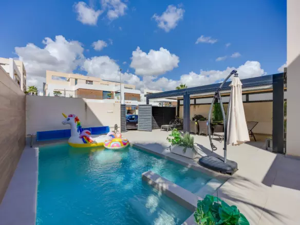 4-bedroom Villa In Benijofar, Spain (179 M²)