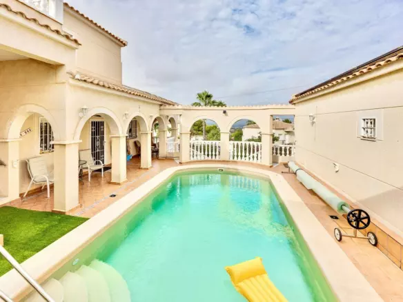 4-bedroom Villa In San Miguel De Salinas, Spain (356 M²)