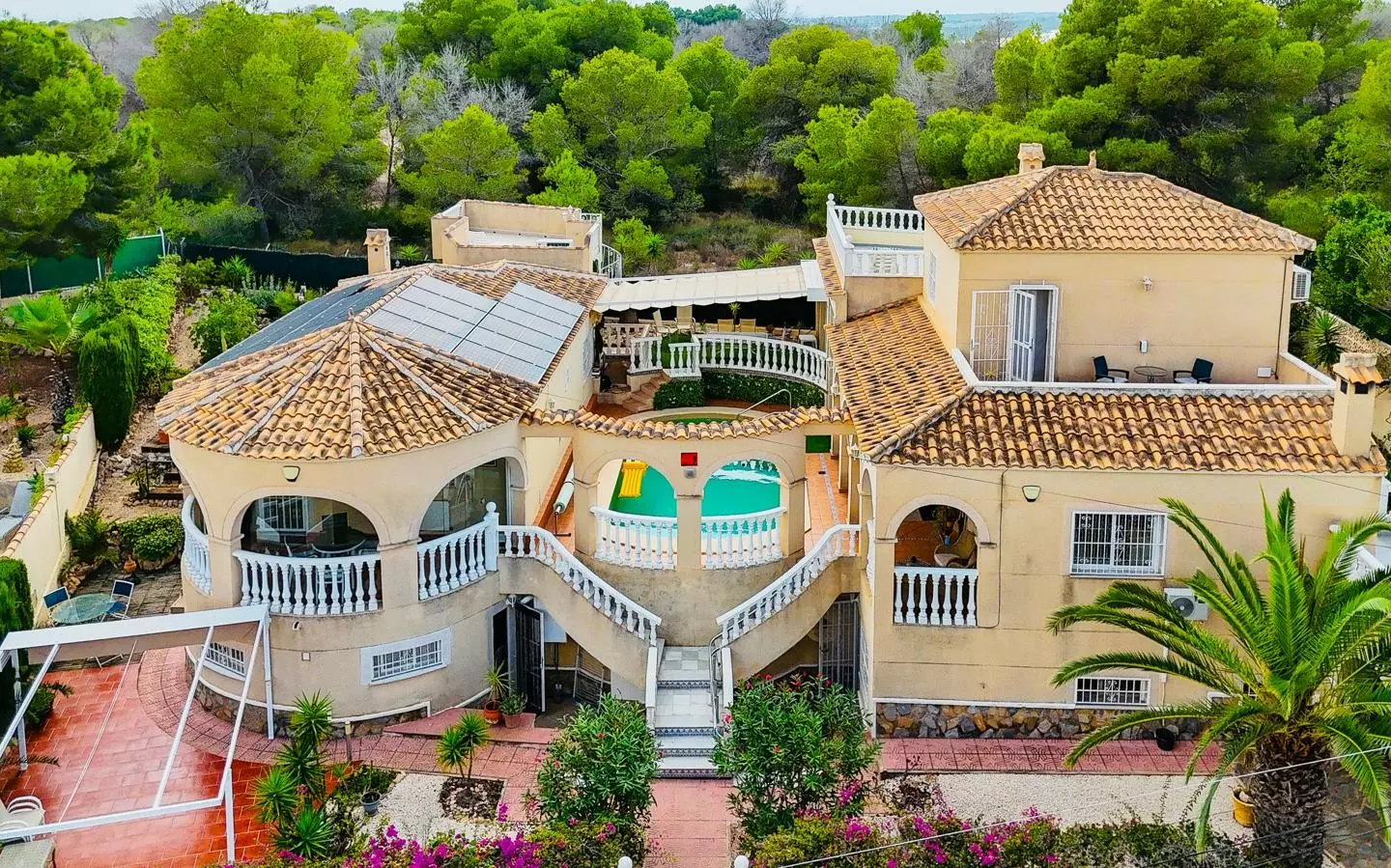4-bedroom Villa In San Miguel De Salinas, Spain (356 M²)