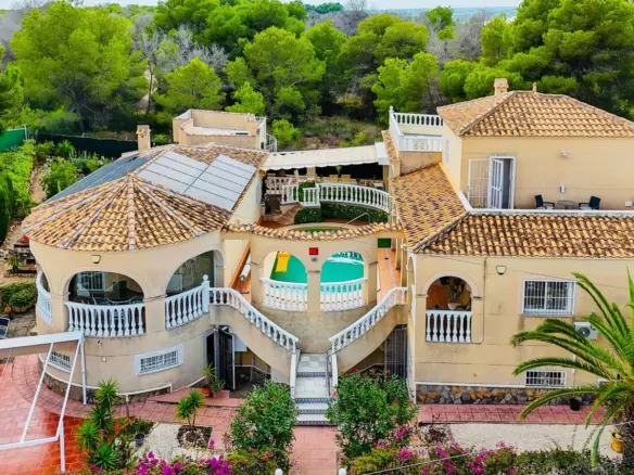 4-bedroom Villa In San Miguel De Salinas, Spain (356 M²)