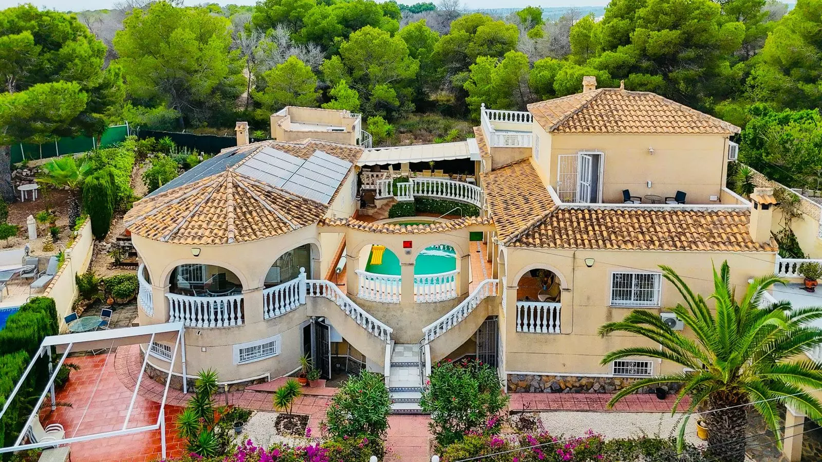 4-bedroom Villa In San Miguel De Salinas, Spain (356 M²)