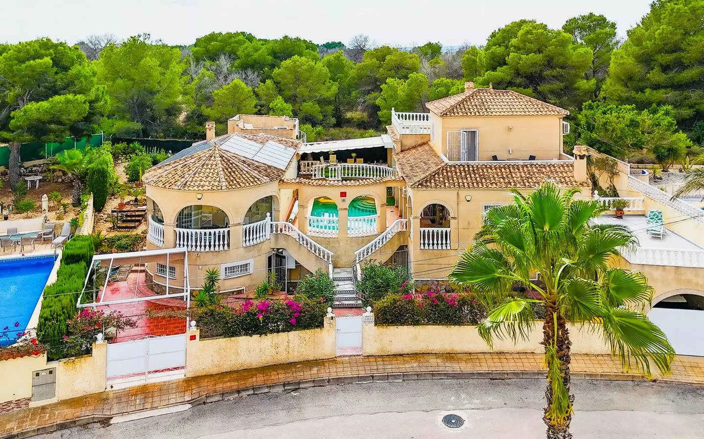 4-bedroom Villa In San Miguel De Salinas, Spain (356 M²)
