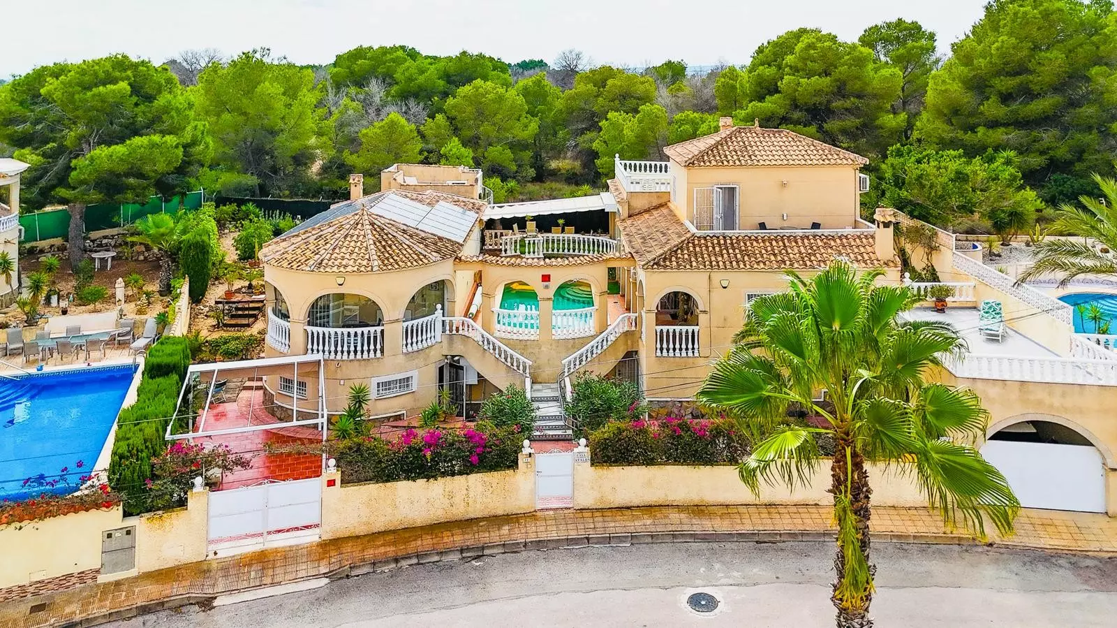 4-bedroom Villa In San Miguel De Salinas, Spain (356 M²)