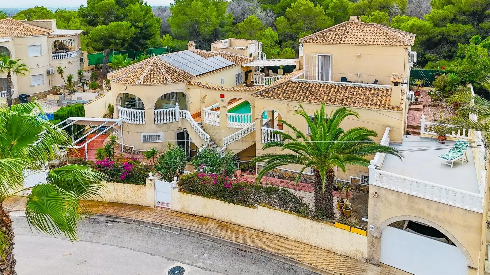 4-bedroom Villa In San Miguel De Salinas, Spain (356 M²)