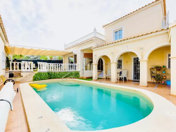4-bedroom Villa In San Miguel De Salinas, Spain (356 M²)