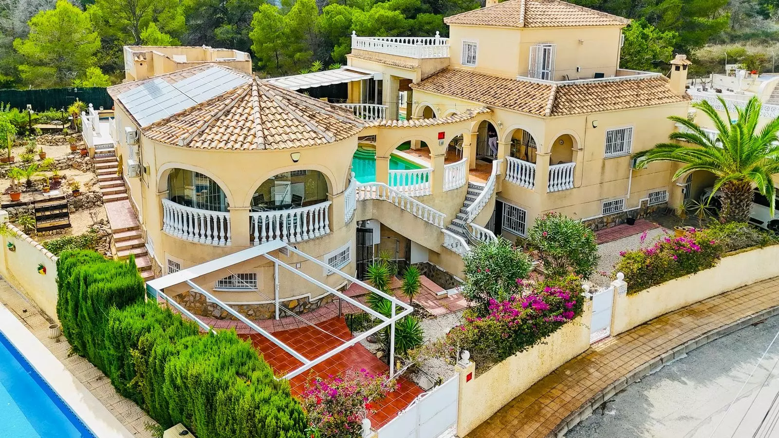 4-bedroom Villa In San Miguel De Salinas, Spain (356 M²)