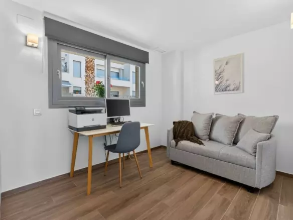 3-bedroom Semi In Torrevieja, Spain (123 M²)