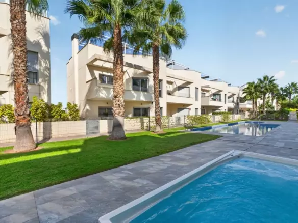 3-bedroom Semi In Torrevieja, Spain (123 M²)