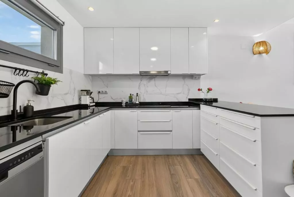 3-bedroom Semi In Torrevieja, Spain (123 M²)