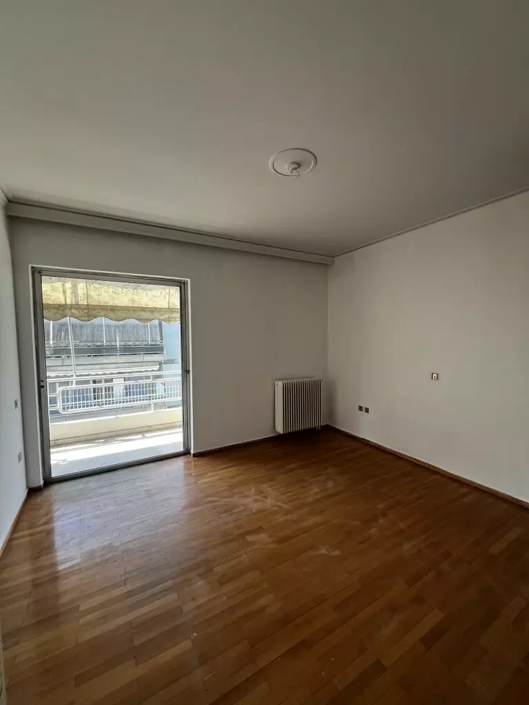 3-bedroom Flat In Zografou, Greece (141 M²)