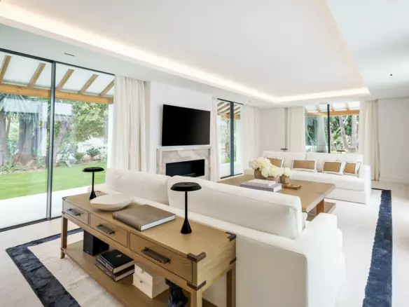 5-bedroom Villa In Marbella, Spain (983 M²)
