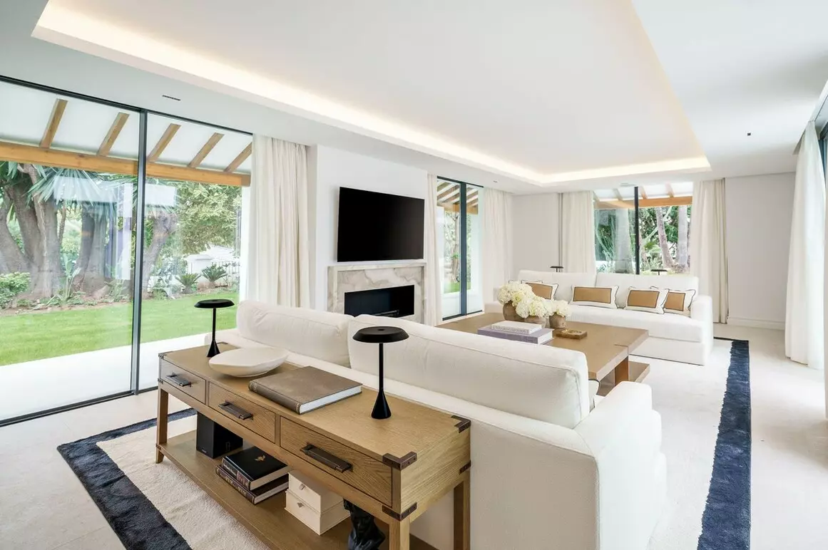 5-bedroom Villa In Marbella, Spain (983 M²)