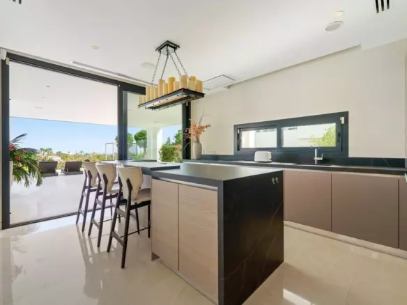 5-bedroom Villa In Marbella, Spain (473 M²)