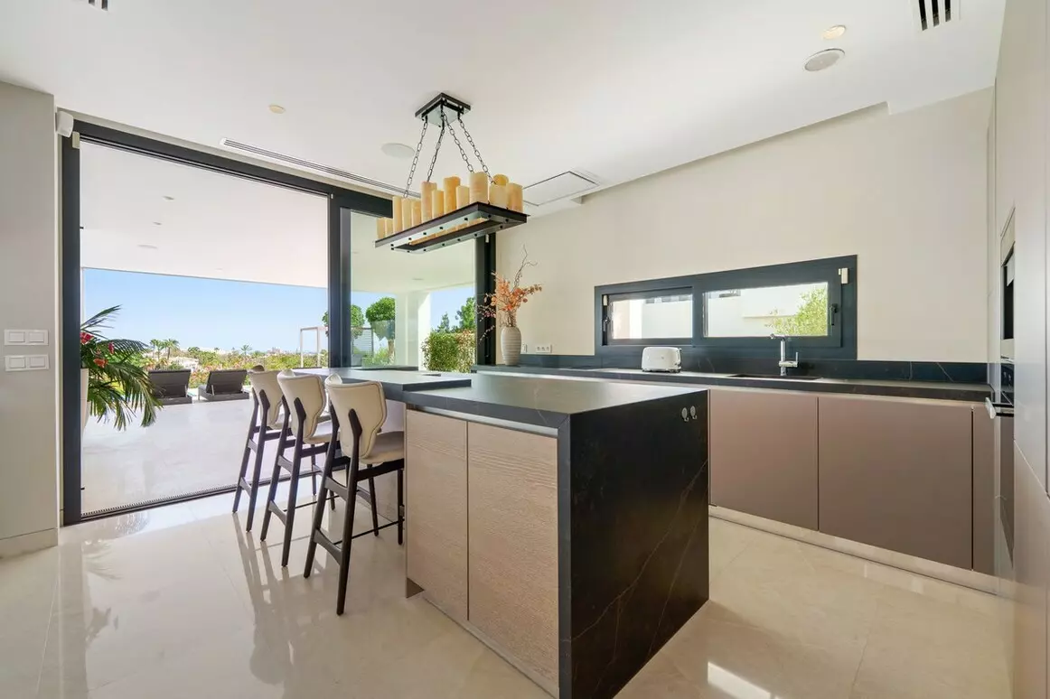 5-bedroom Villa In Marbella, Spain (473 M²)