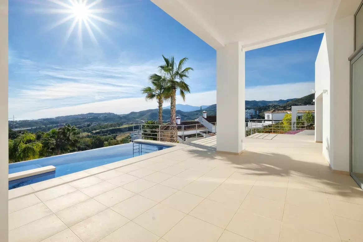 4-bedroom Villa In Benahavis, Spain (289 M²)