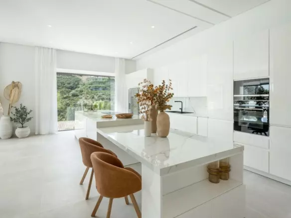 5-bedroom Villa In Benahavis, Spain (1.372 M²)