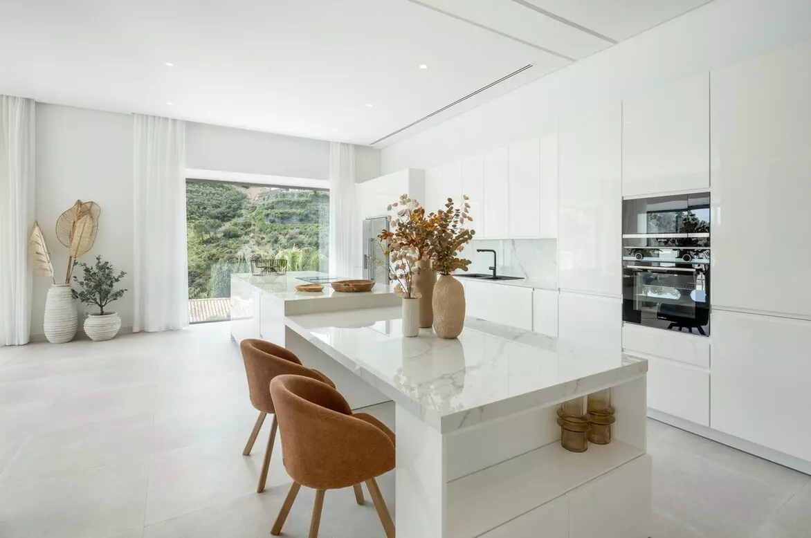 5-bedroom Villa In Benahavis, Spain (1.372 M²)