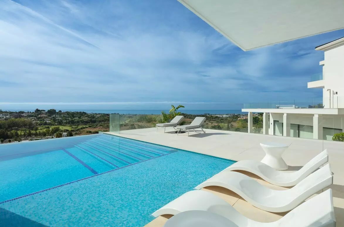 7-bedroom Villa In Estepona, Spain (1.365 M²)