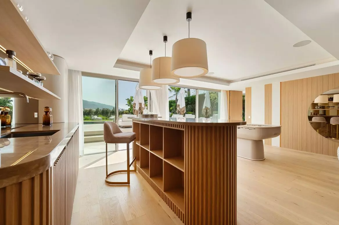 5-bedroom Villa In Marbella, Spain (421 M²)