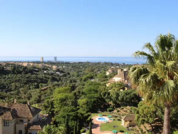 3-bedroom Penthouse In Elviria, Spain (161 M²)