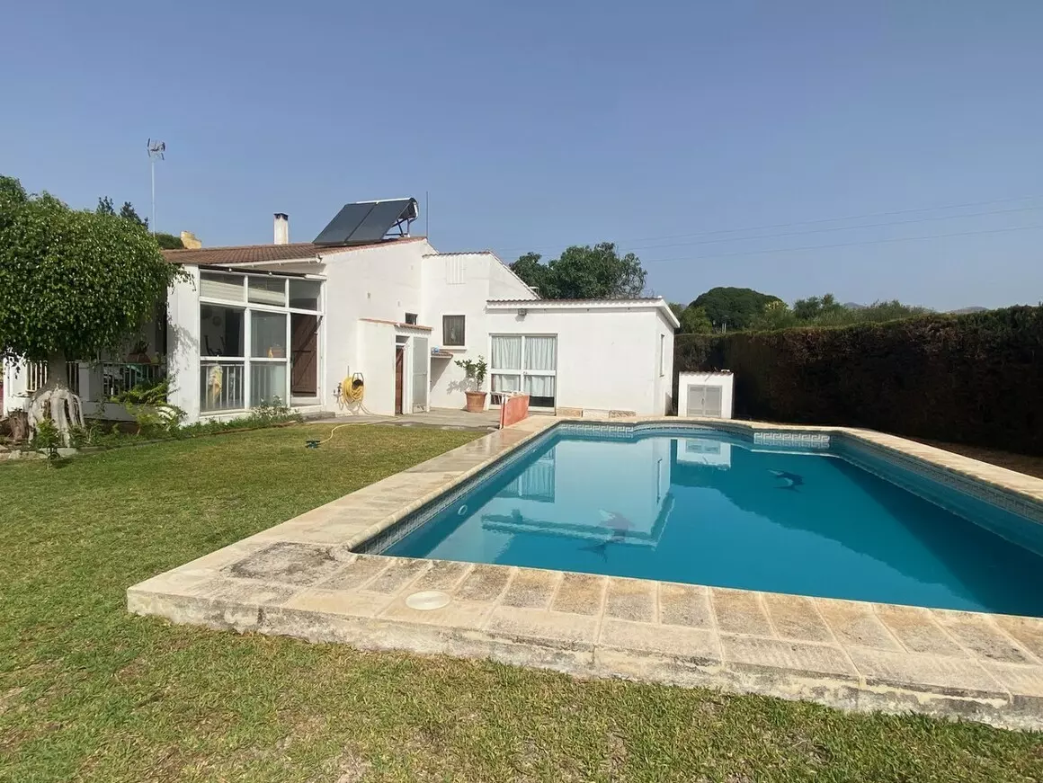 5-bedroom Villa In Estepona, Spain (139 M²)