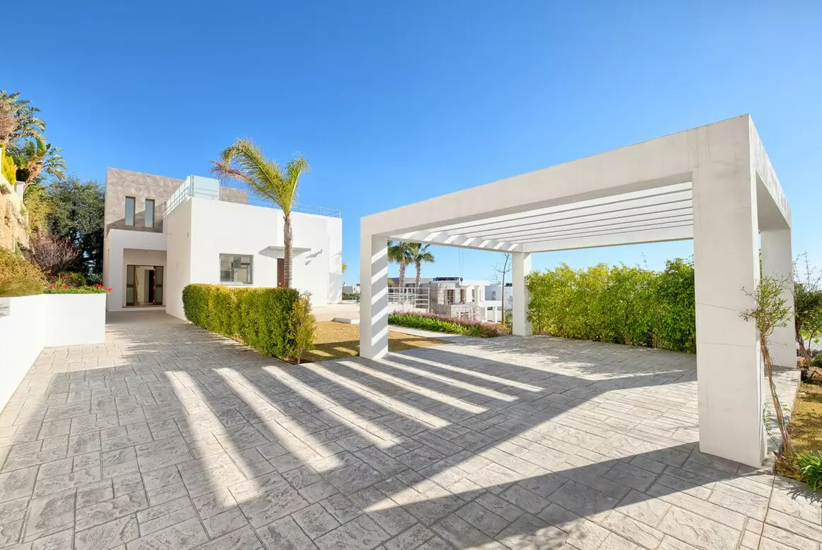 4-bedroom Villa In Benahavis, Spain (289 M²)