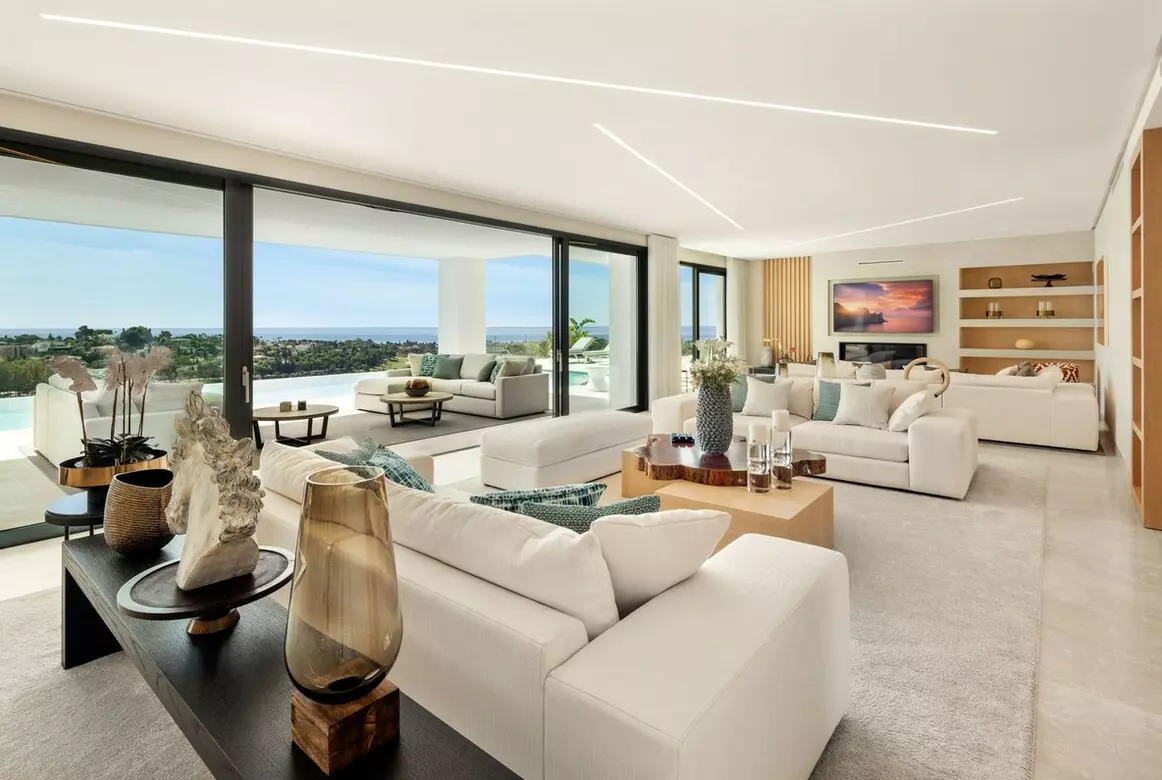 7-bedroom Villa In Estepona, Spain (1.365 M²)