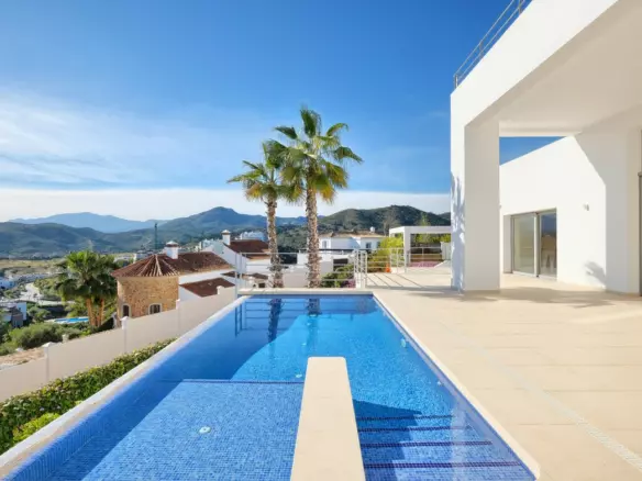 4-bedroom Villa In Benahavis, Spain (289 M²)
