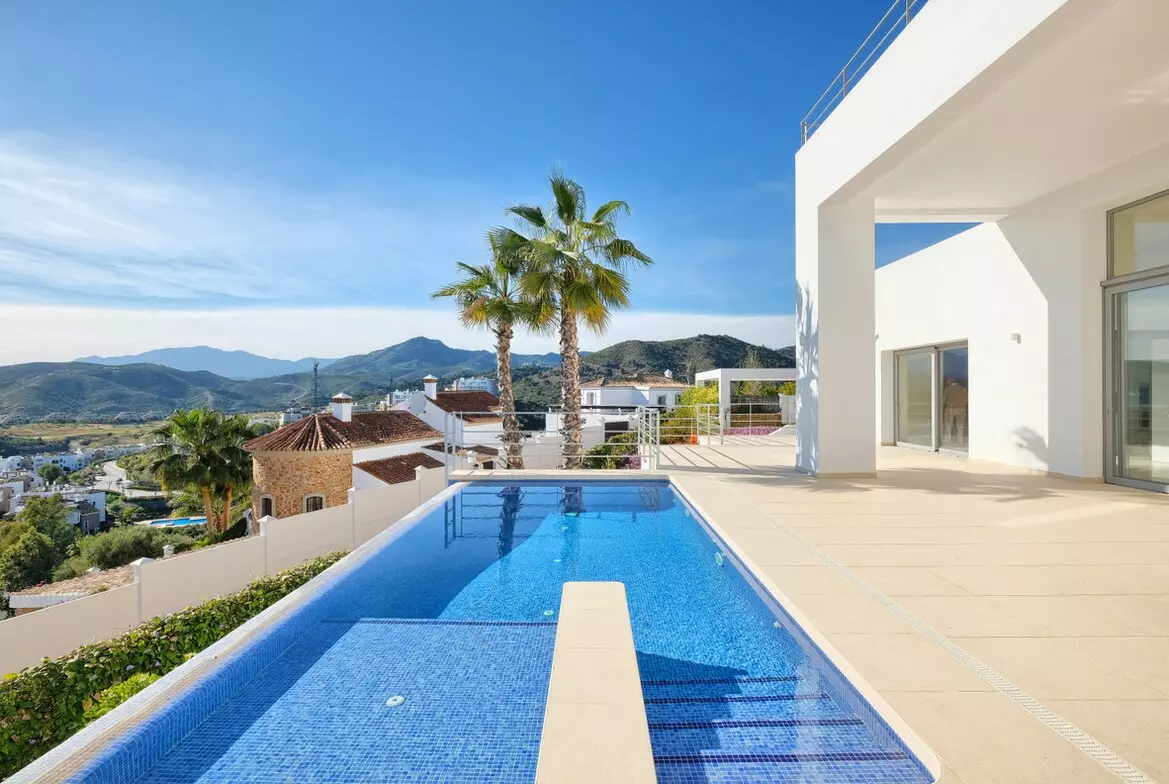 4-bedroom Villa In Benahavis, Spain (289 M²)