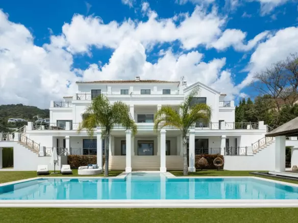 5-bedroom Villa In Benahavis, Spain (1.372 M²)
