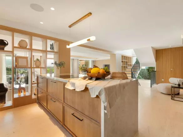 5-bedroom Villa In Marbella, Spain (421 M²)