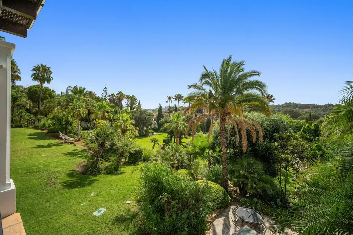 16-bedroom Villa In Estepona, Spain (1.337 M²)