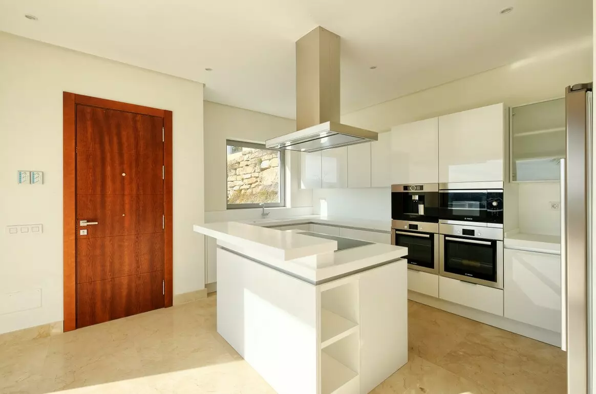 4-bedroom Villa In Benahavis, Spain (289 M²)