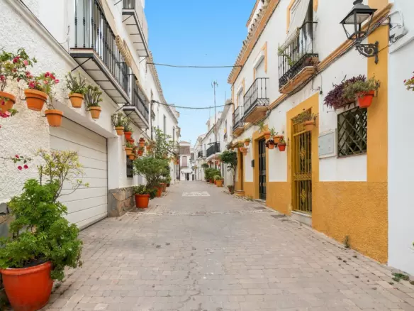 1-bedroom Townhouse In Estepona, Spain (107 M²)