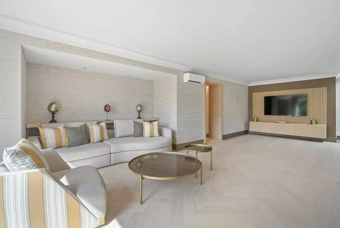 16-bedroom Villa In Estepona, Spain (1.337 M²)
