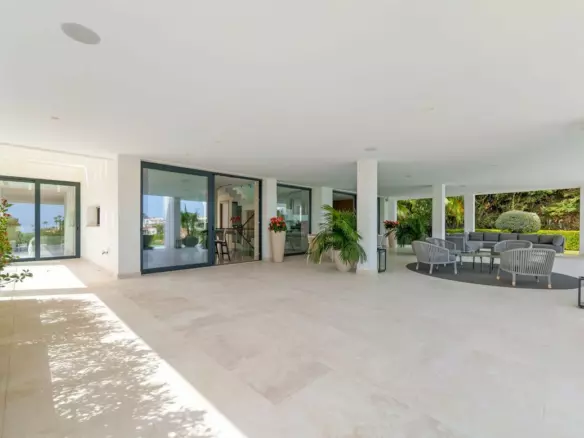 5-bedroom Villa In Marbella, Spain (473 M²)