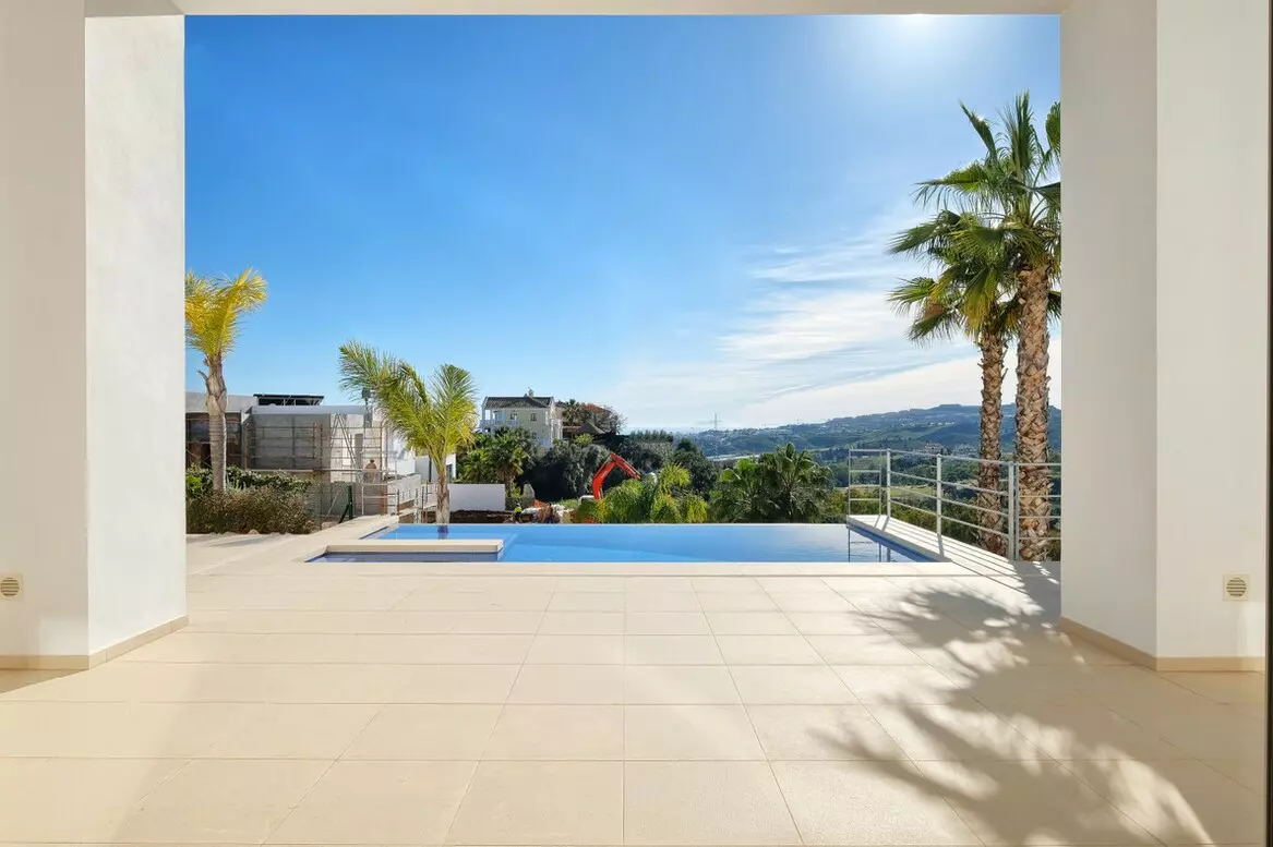4-bedroom Villa In Benahavis, Spain (289 M²)