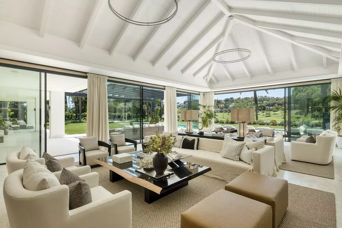 7-bedroom Villa In Marbella, Spain (1.636 M²)