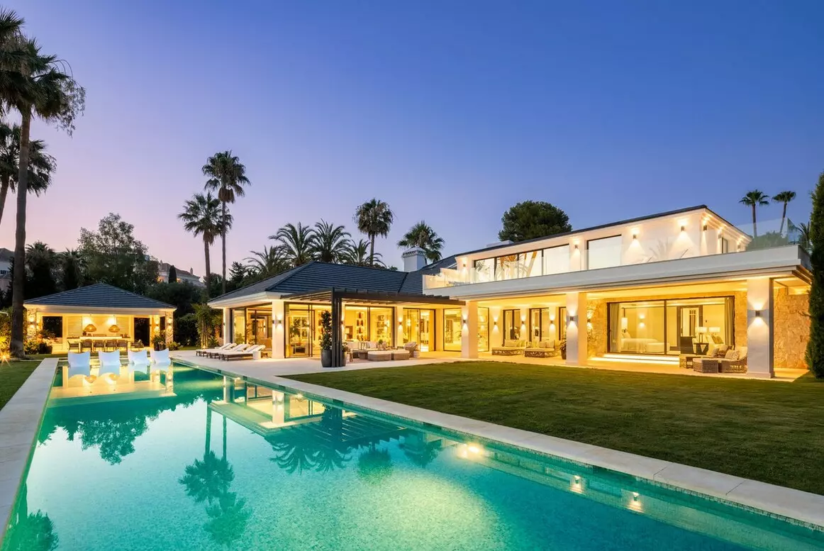 7-bedroom Villa In Marbella, Spain (1.636 M²)