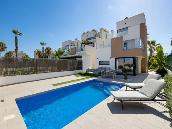 3-bedroom Villa In Guardamar Del Segura, Spain (178 M²)