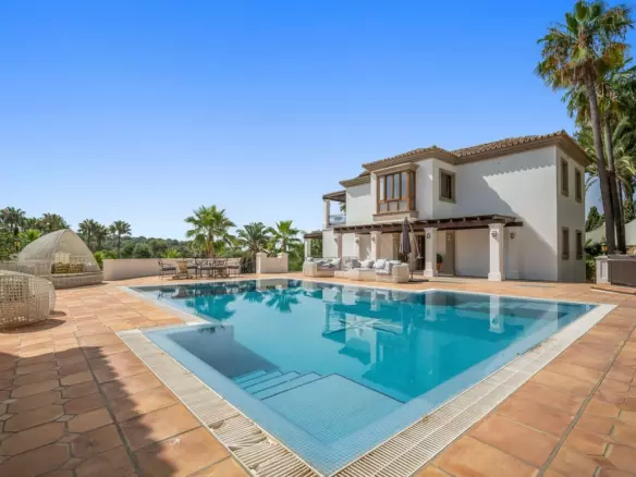 16-bedroom Villa In Estepona, Spain (1.337 M²)
