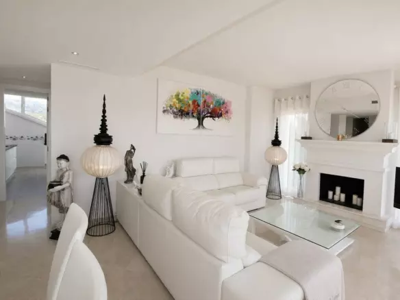 3-bedroom Penthouse In Elviria, Spain (161 M²)