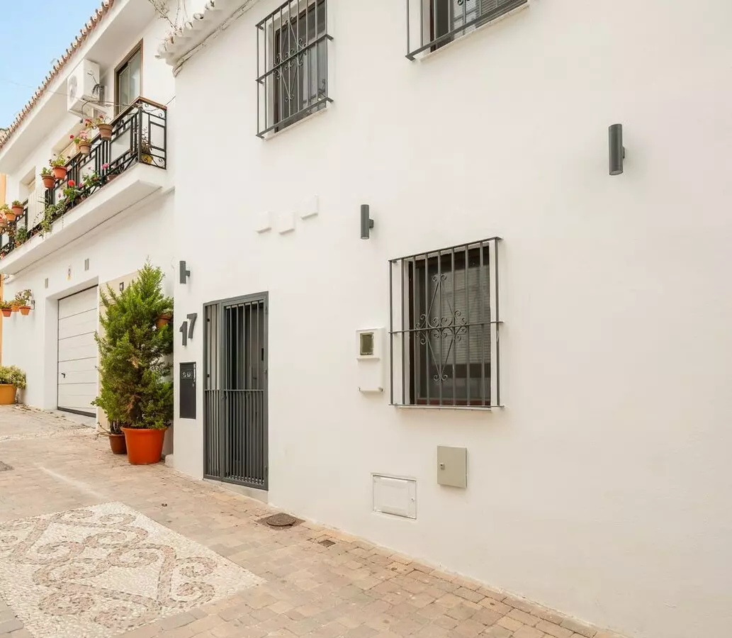 1-bedroom Townhouse In Estepona, Spain (107 M²)