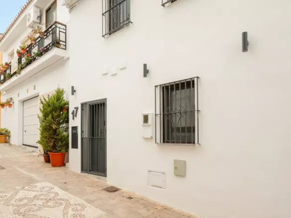 1-bedroom Townhouse In Estepona, Spain (107 M²)