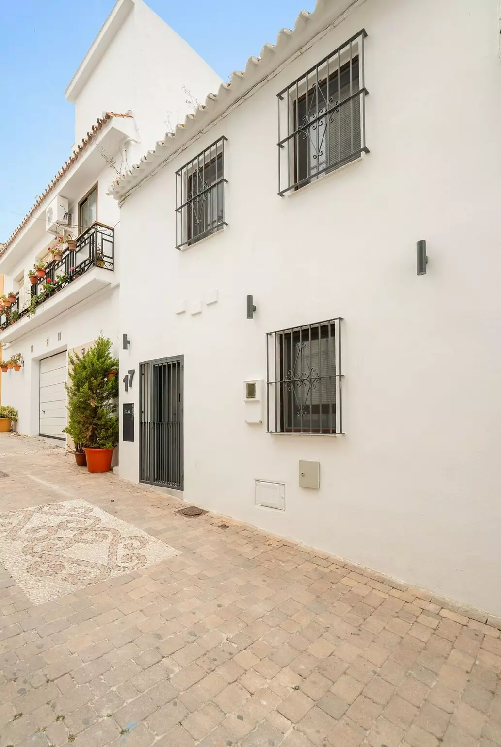 1-bedroom Townhouse In Estepona, Spain (107 M²)