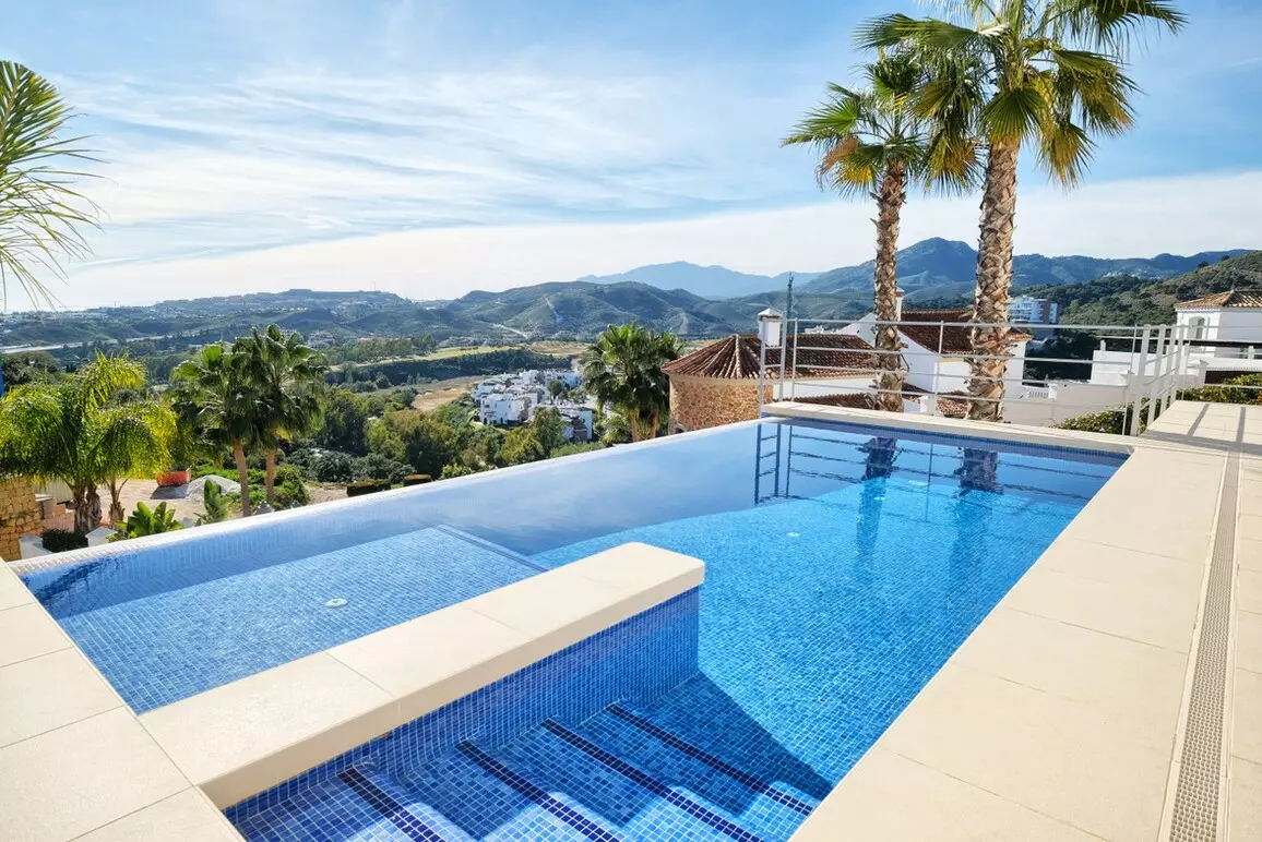4-bedroom Villa In Benahavis, Spain (289 M²)