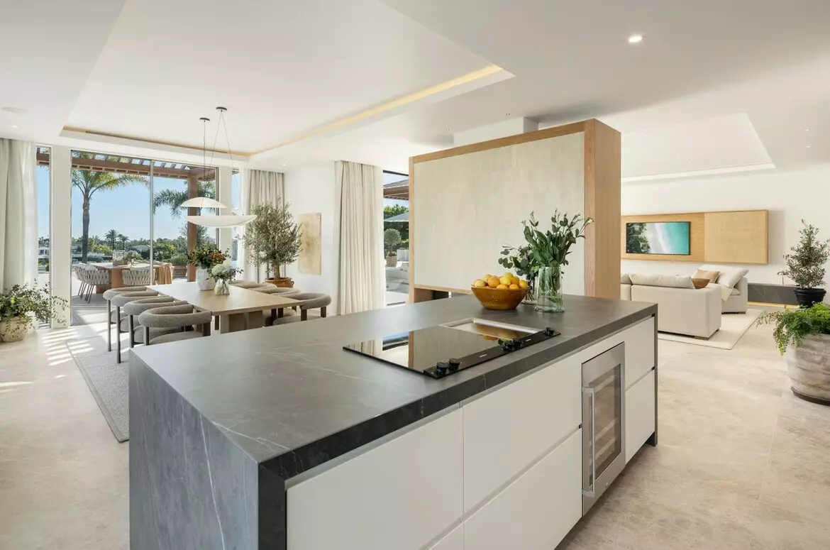 6-bedroom Villa In Marbella, Spain (854 M²)