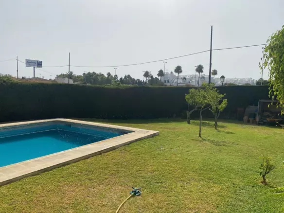 5-bedroom Villa In Estepona, Spain (139 M²)