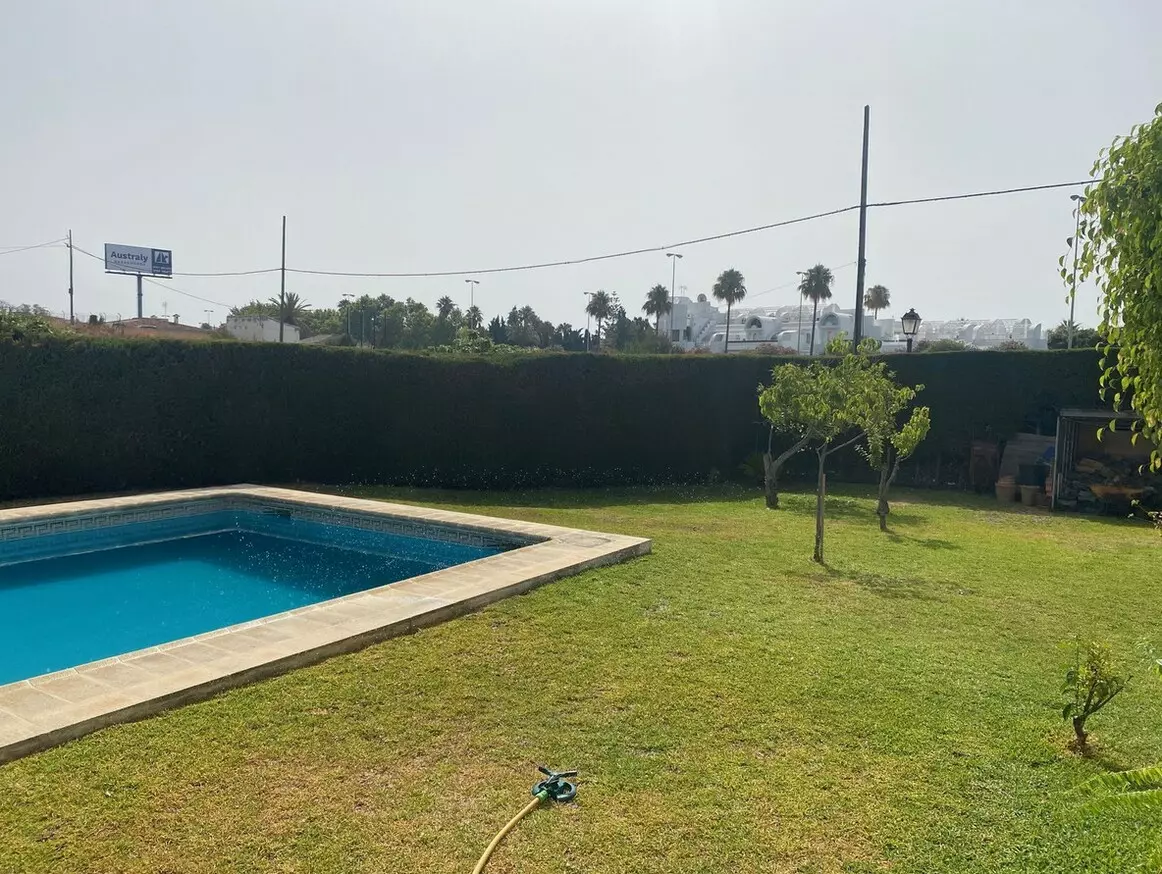 5-bedroom Villa In Estepona, Spain (139 M²)